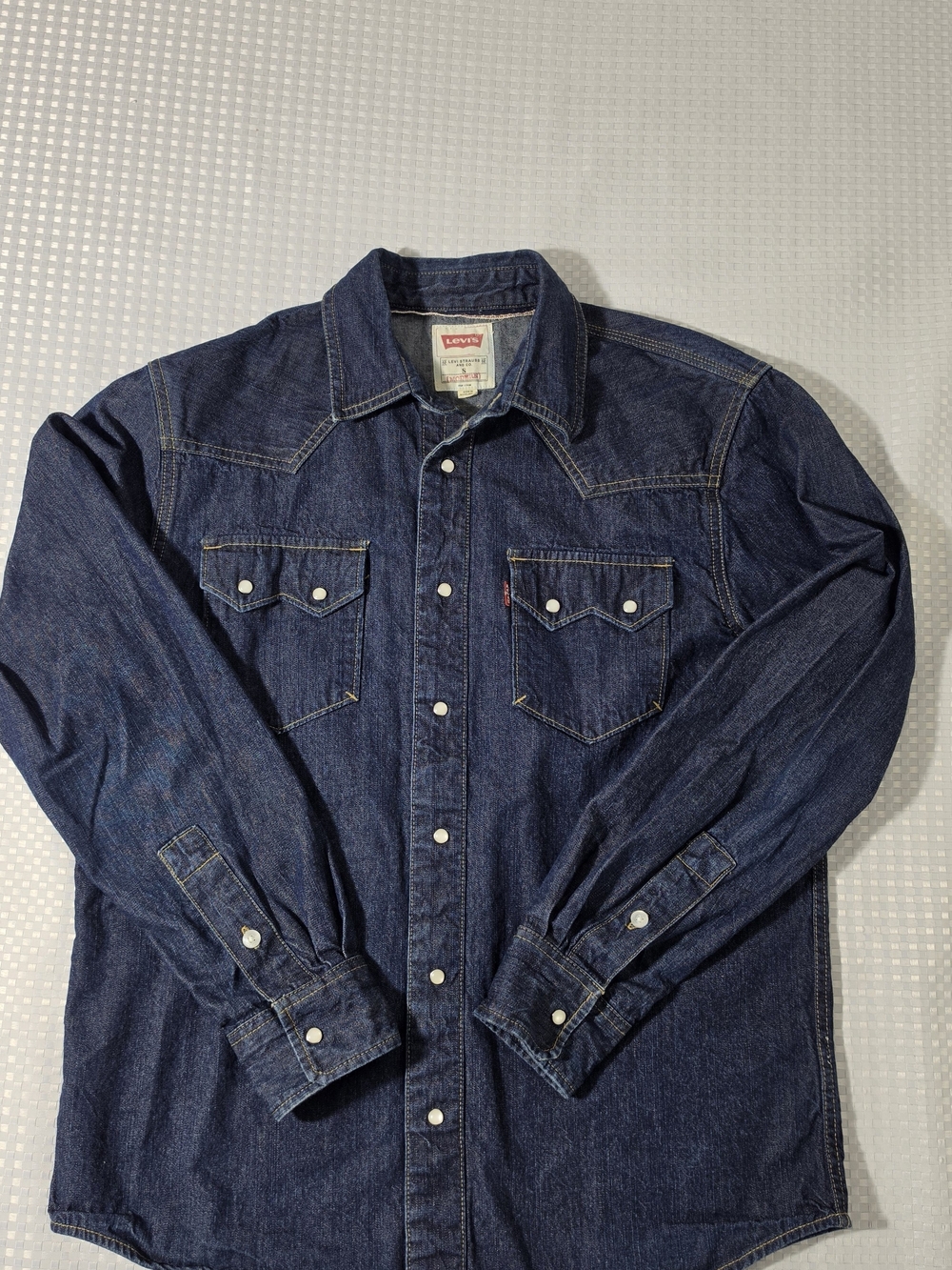 Levi's "Modern Fit" 12 oz. Heavyweight Denim Western Pearl Snap Shirt — Men's Sm